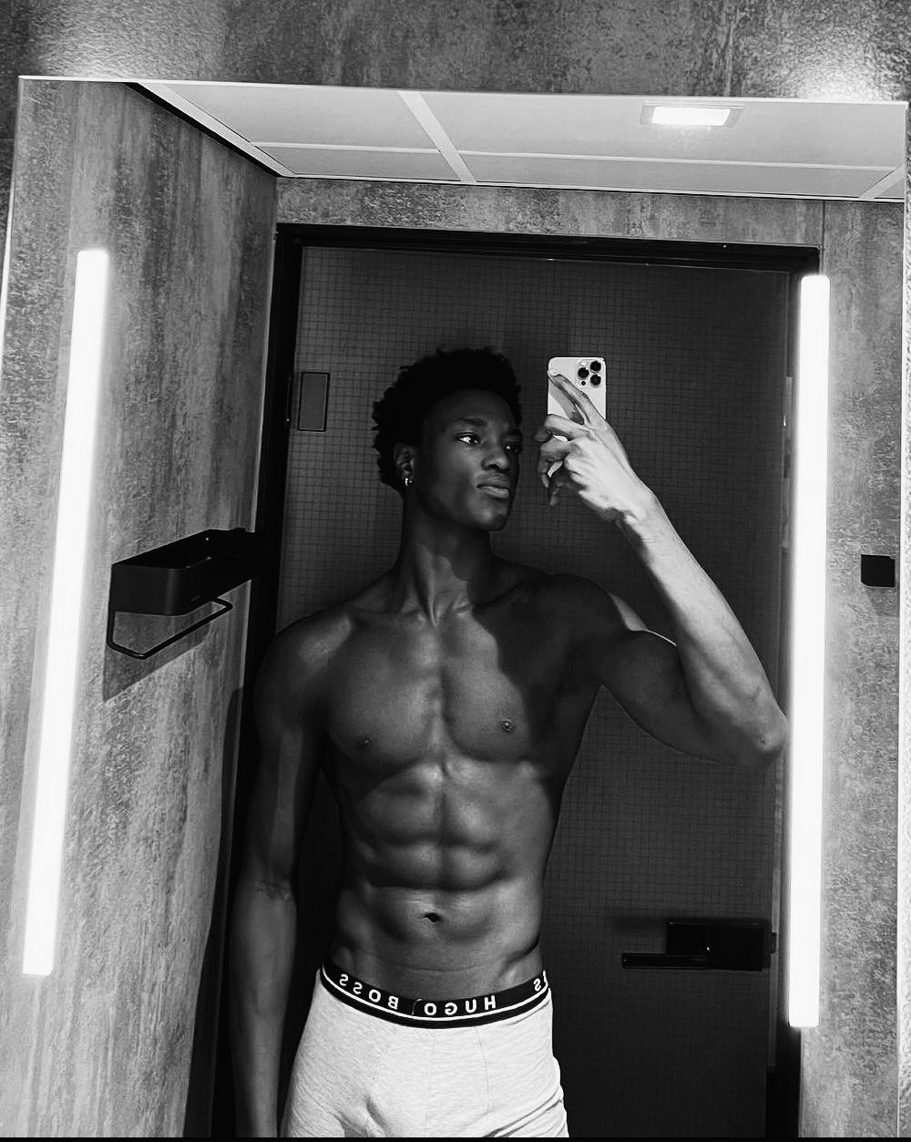 Perfil de Charles-edmond